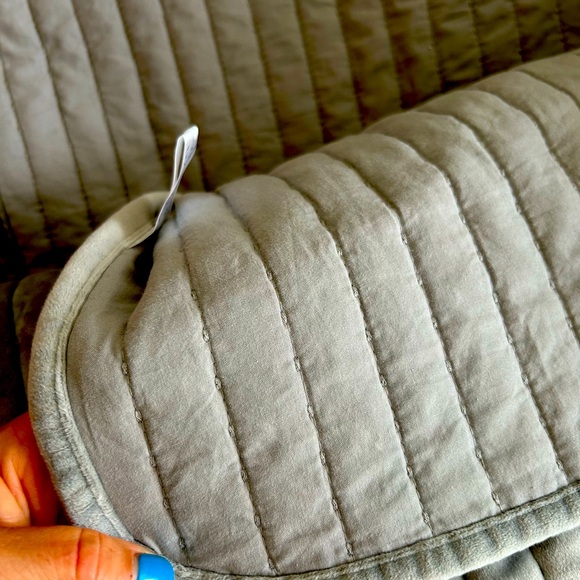 URBAN BARN KING SIZE VELVETY QUILT - Picture 3 of 7